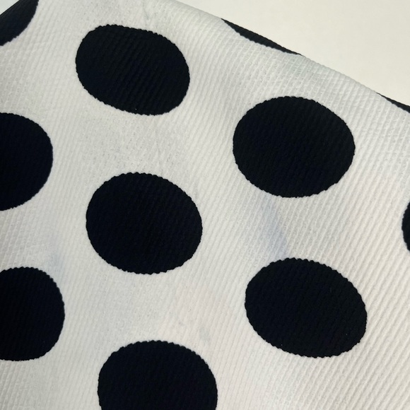 Stylish sleeveless maxi coat in black and white - Picture 13 of 16